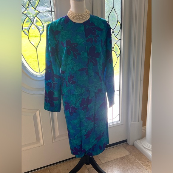 Elegant vintage 100% Silk Suit by Adrianna Papell 2 piece skirt set - Picture 7 of 16